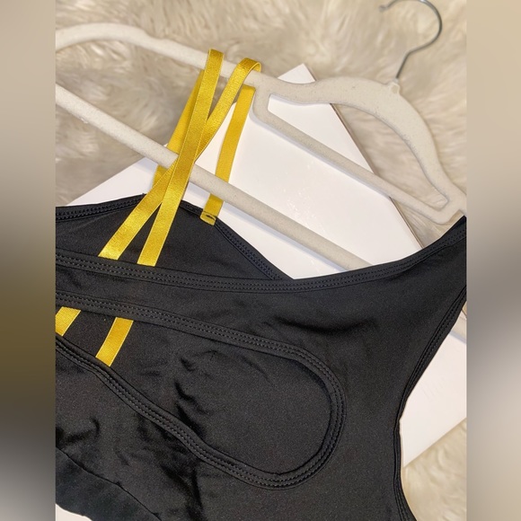 NEVER WORN Asymmetrical chest cut out Sports Bra - Picture 6 of 8